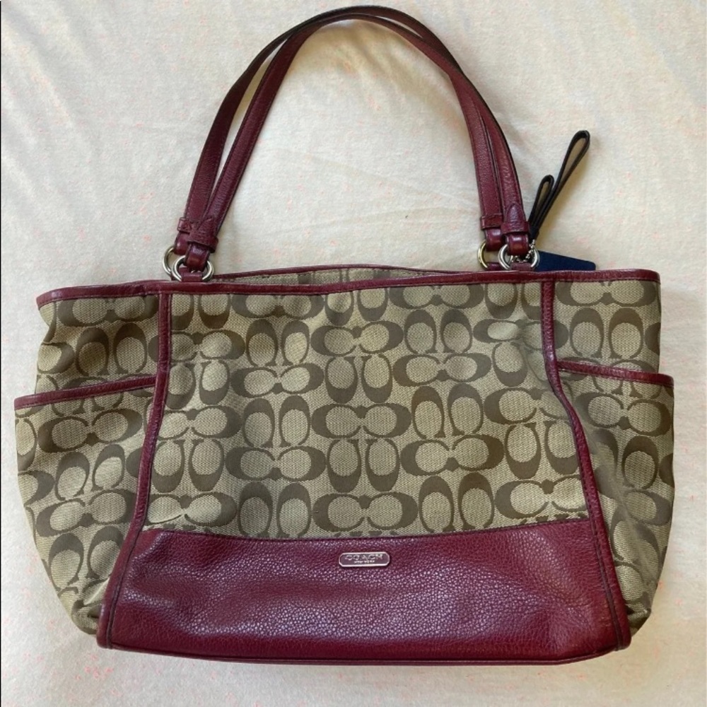 Authenticated Coach Logo Purse with Burgundy Leather